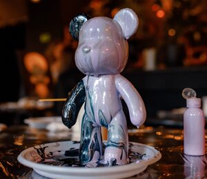 Роспись Мишки Bearbricks В Технике Флюид-арт