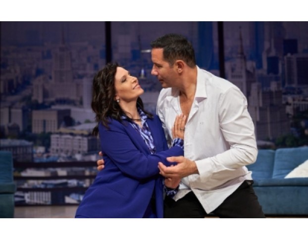 Обними Меня