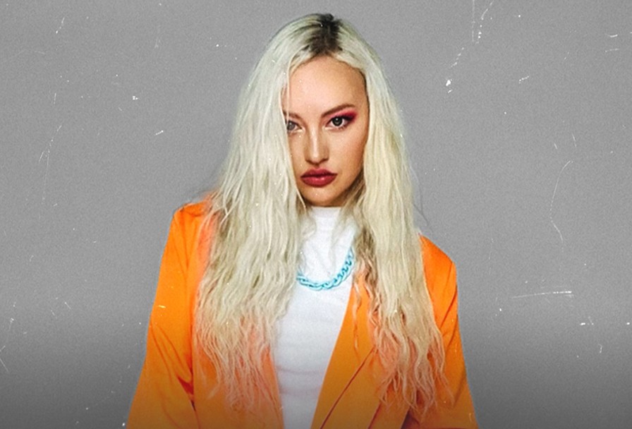 Блондинка Ксю