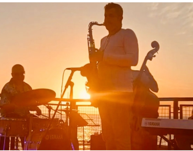 Джаз на Закате в Ресторане на Башне Панорама на Альпийской Улице