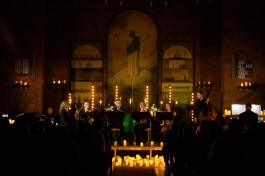 в Объятиях Музыки в Соборе при Свечах