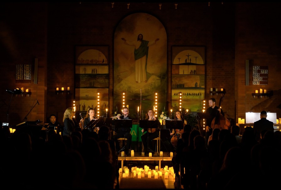 в Объятиях Музыки в Соборе при Свечах