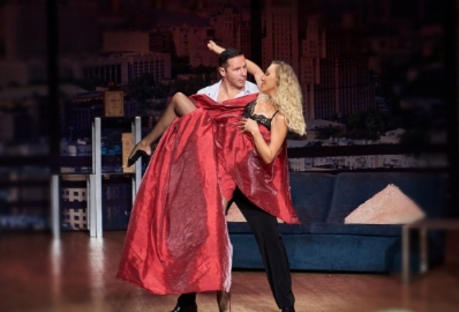 Обними Меня