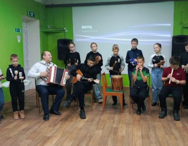 Игра на Народных Инструментах