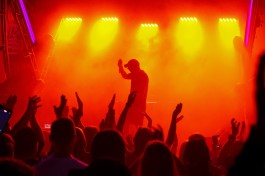 Многоточиеwhit Hot Iceальбому Жизнь и Свобода