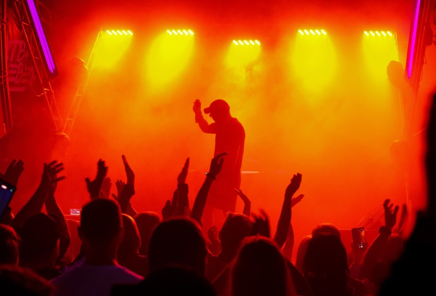 Многоточиеwhit Hot Iceальбому Жизнь и Свобода