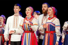 Уральский Народный Хор. под Окном Черёмуха Колышется