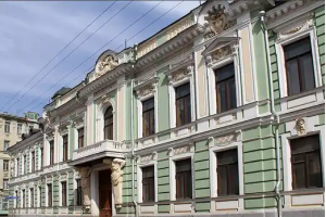 Особняк с вензелем \