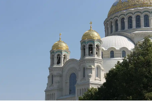 В Кронштадт и Ораниенбаум на автомобиле с профессиональным краеведом