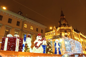 Вечерний НовоГодний Петербург в огнях города на автомобиле