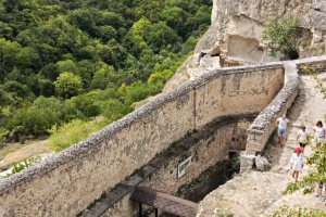 Бахчисарай — столица крымского ханства, Бисерный храм, Чуфут Кале