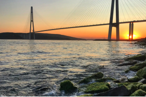 На краю земли, где платья сопок уходят в море