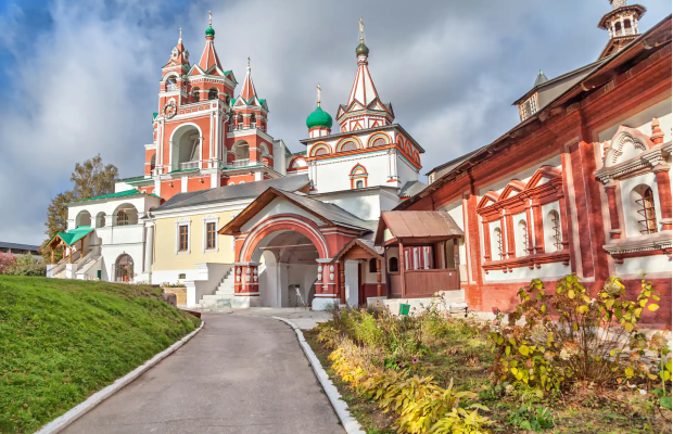 Экскурсия Прогулка по Звенигороду с посещением храмов и Ново-Иерусалимского монастыря Экскурсия Прогулка по Звенигороду с посещением храмов и Ново-Иерусалимского монастыря