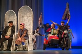 Взлетел Петух на Плетеньәтәч Менгән Читәнгә