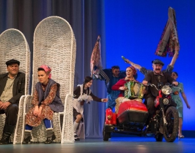 Взлетел Петух на Плетеньәтәч Менгән Читәнгә