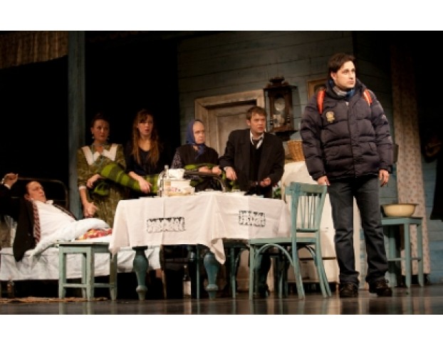 Семейный Портрет с Посторонним