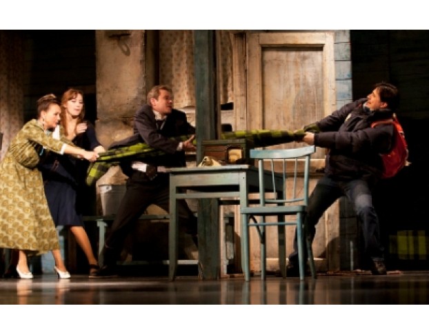 Семейный Портрет с Посторонним