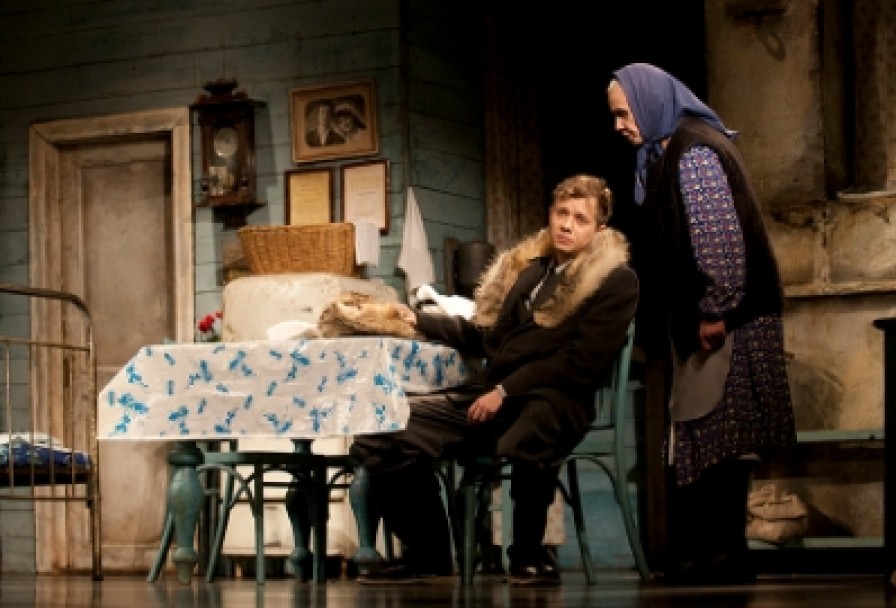 Семейный Портрет с Посторонним