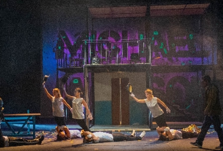 Бульвар Надежд в Осенних Листьях