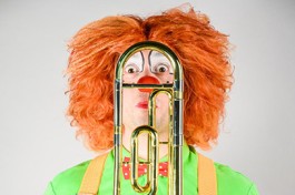 Клоун-Дирижер и Симфонический Оркестр