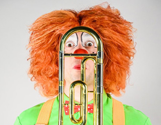 Клоун-Дирижер и Симфонический Оркестр