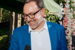 Живой Француз Поет Свою Францию