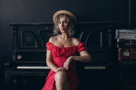 Люся Светлова и Джазонутые