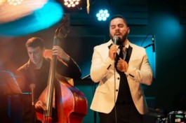 Andrew Mcfadden . Christmas In New York