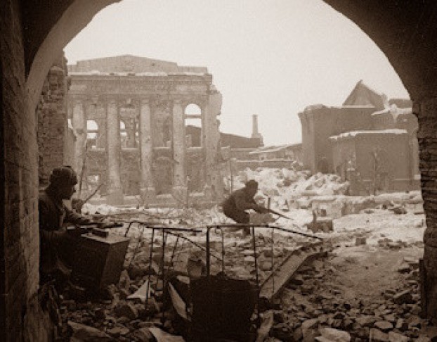 Живые и Мертвые. Солдатами не Рождаются