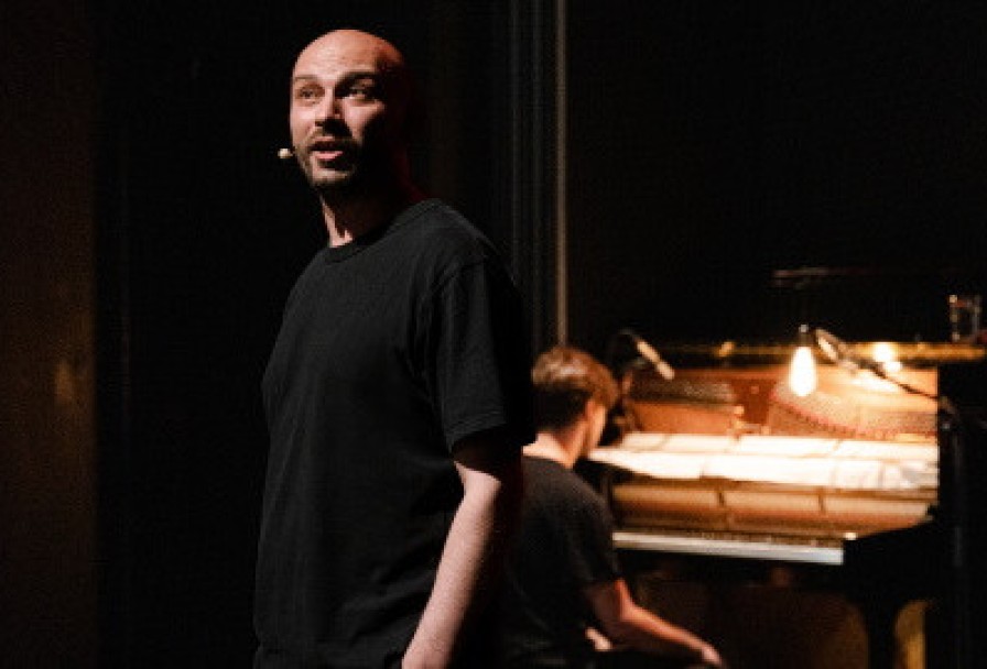 Маяковский. Послушайте