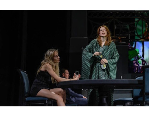 Маскарад с Закрытыми Глазами