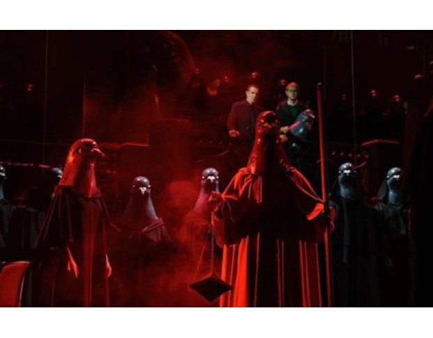 Маскарад с Закрытыми Глазами