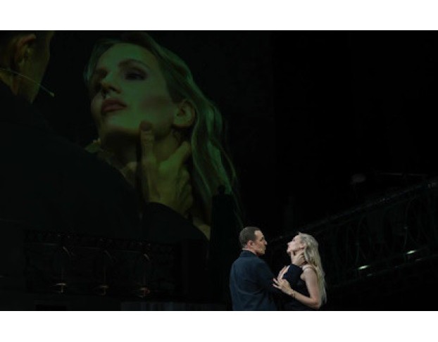 Маскарад с Закрытыми Глазами