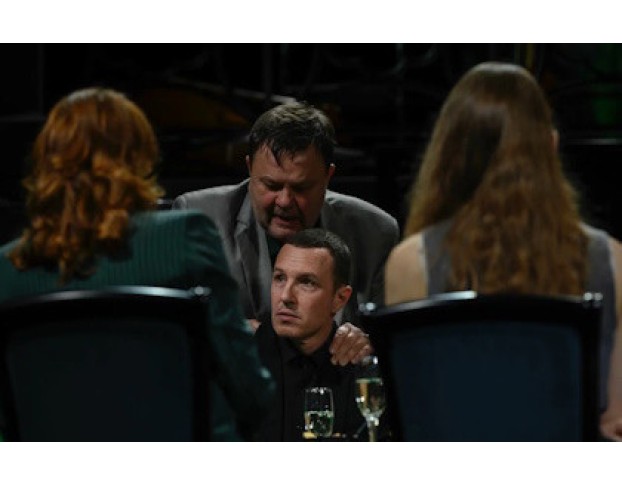 Маскарад с Закрытыми Глазами