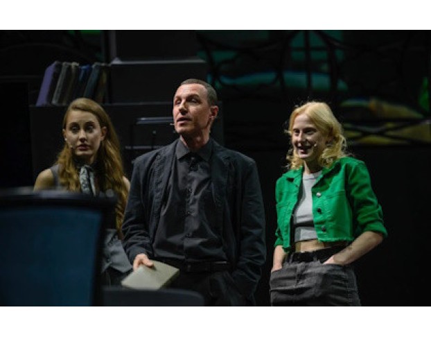 Маскарад с Закрытыми Глазами