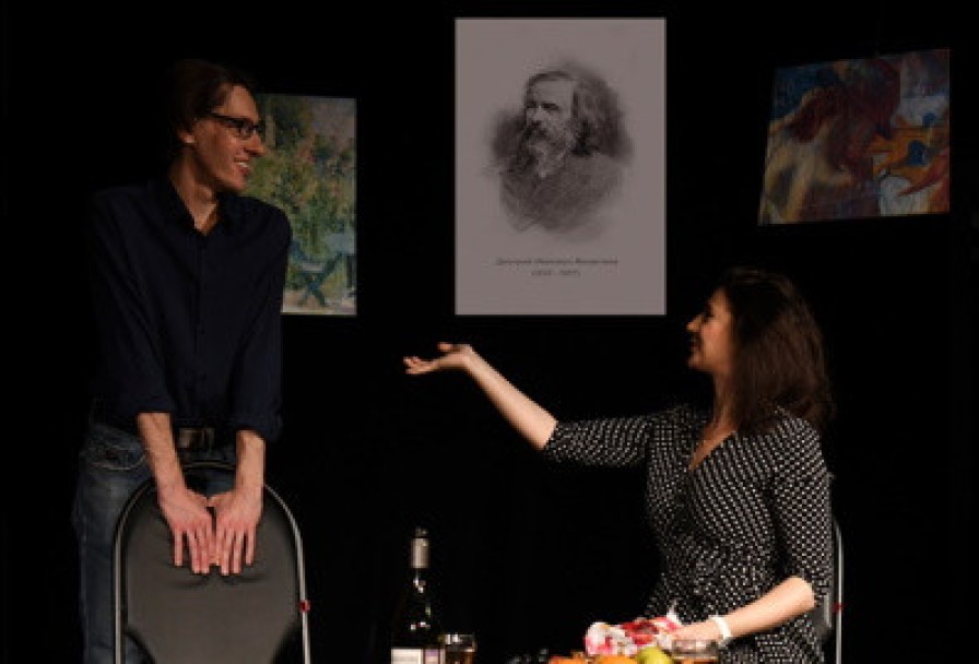 Двое в Комнате, не Считая Менделеева