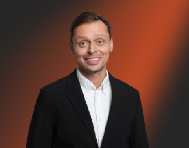 Виктор Комаров