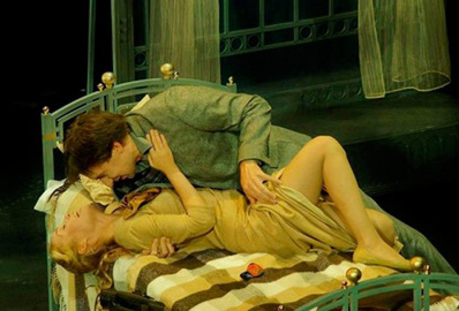 Двое на Качелях