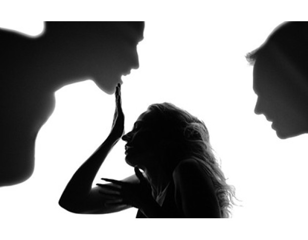 за Закрытыми Дверями