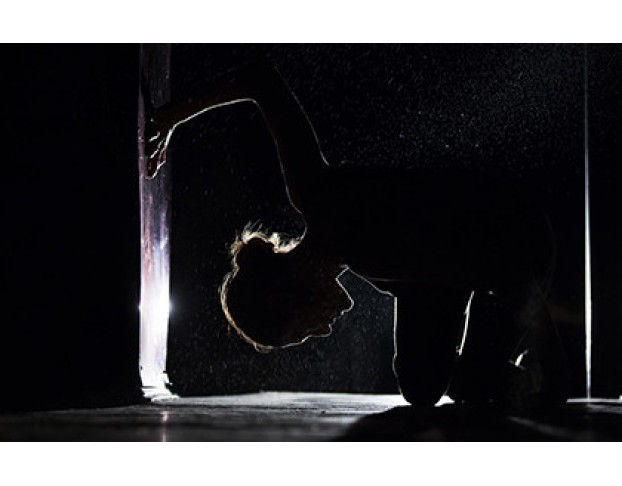 за Закрытыми Дверями