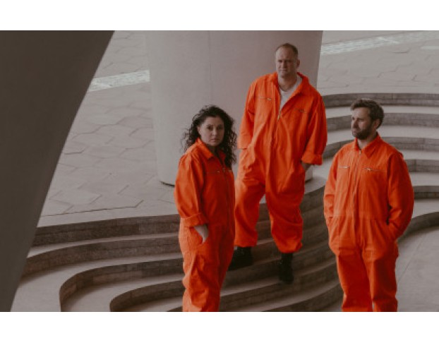 Заходит Андроид в Бар