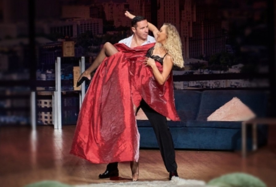 Обними Меня