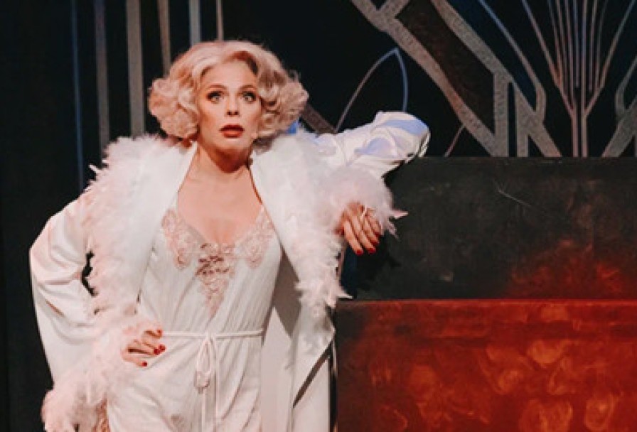 в Джазе Только Девушки