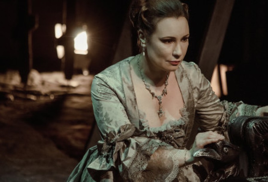 Любовь у Трона