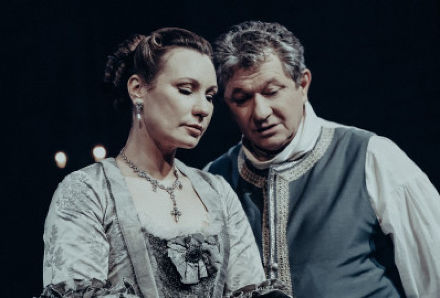 Любовь у Трона