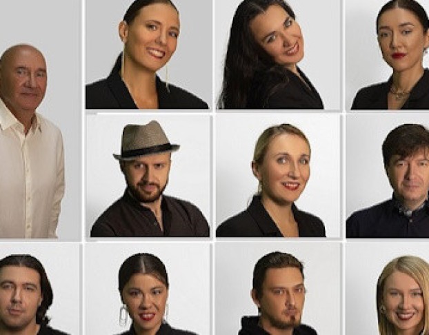 Эхнатон и Эйнштейн на Пляже