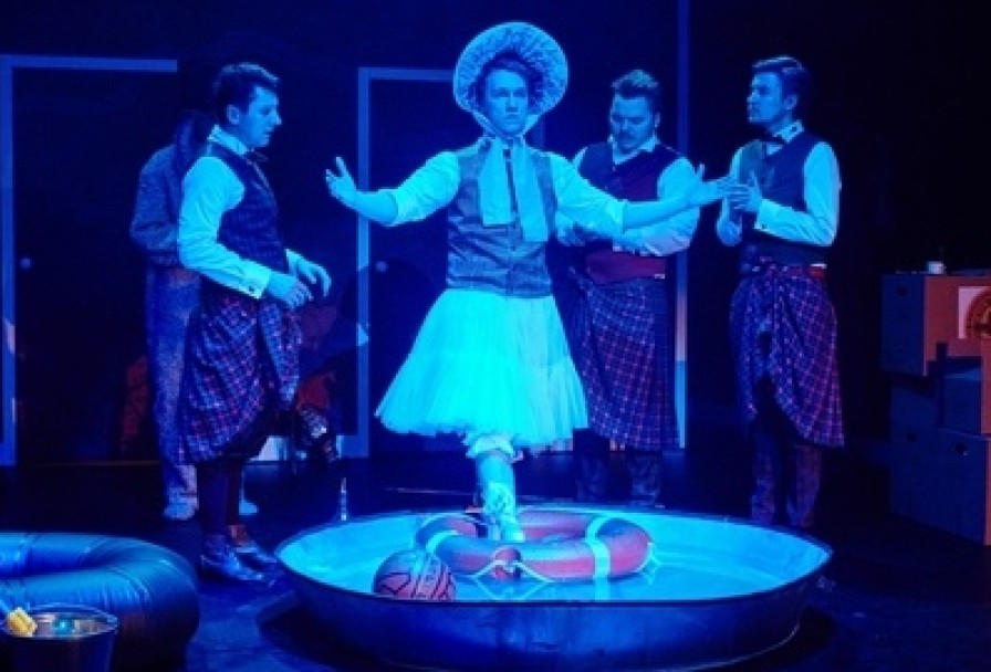 Трое в Лодке, не Считая Собаки