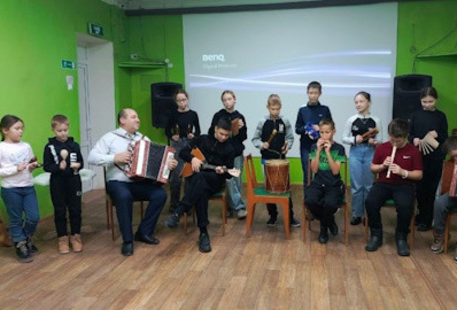 Игра на Народных Инструментах