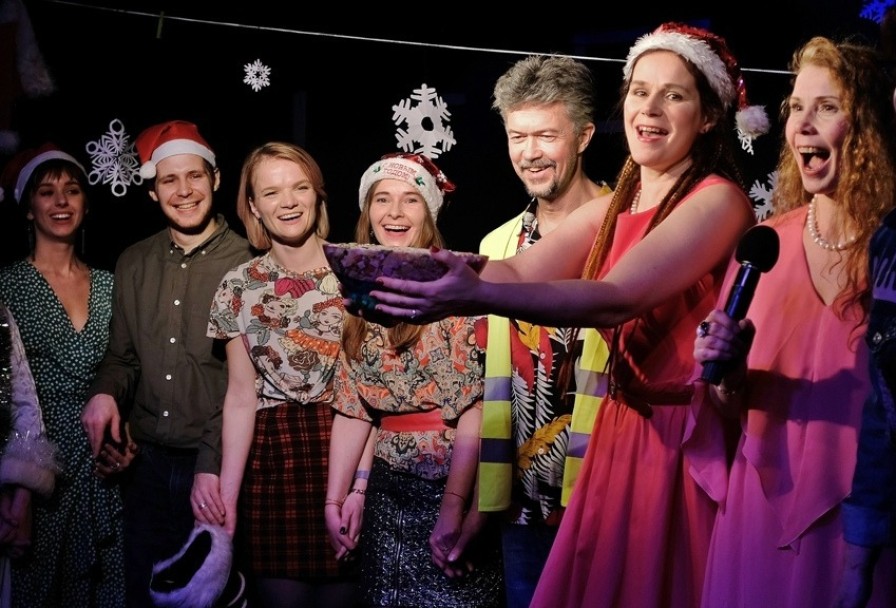 Мир Собирает Друзей