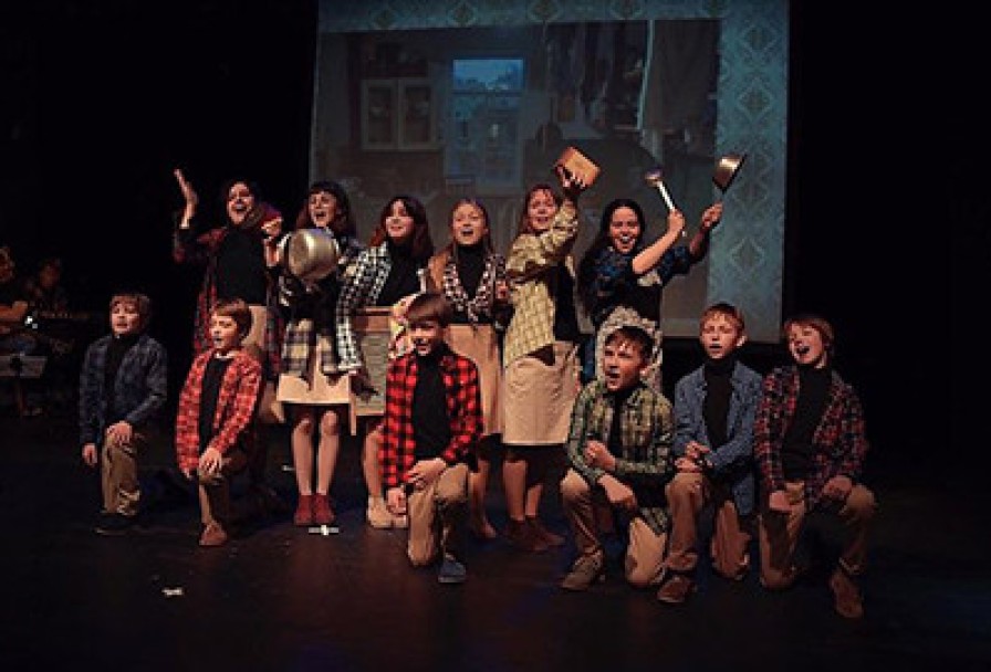 Новая Сцена – Детям. Чемоданов и Одна Страна